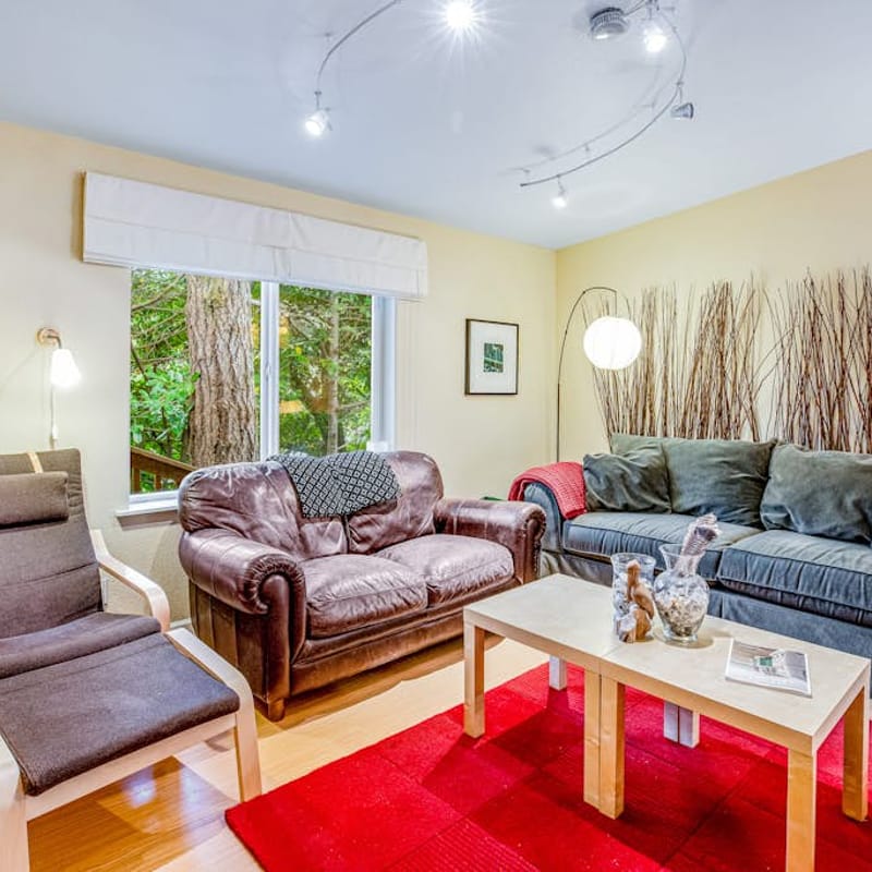 Dog friendly home with deck grill firepit washer dryer and WiFi walk to beach