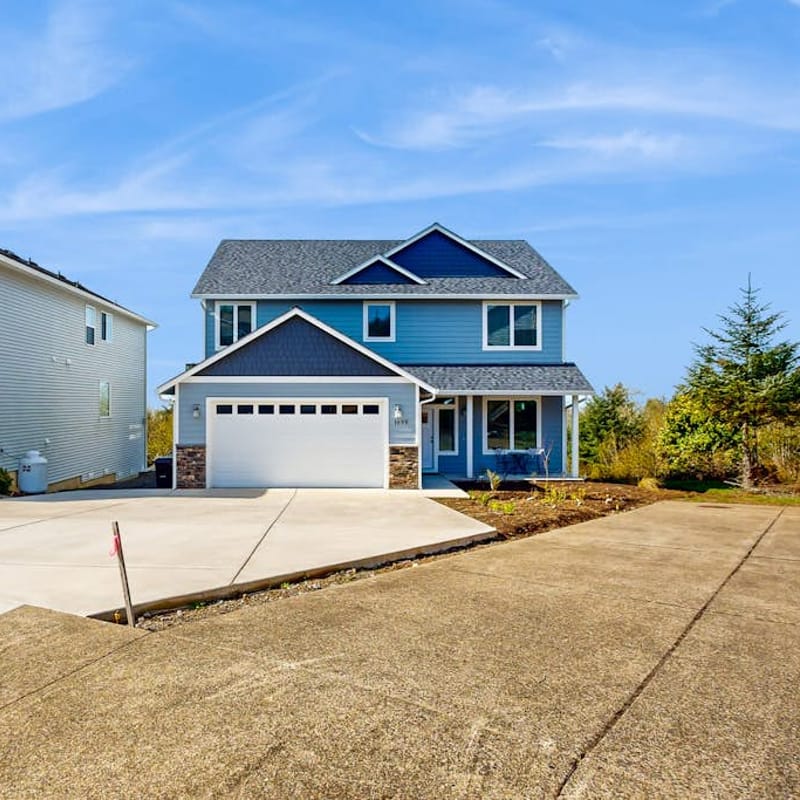 Comfortable home with ocean views with private hot tub deck fireplace WiFi